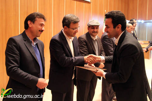 تجلیل از پژوهشگران نمونه سال پژوهشی 95-94