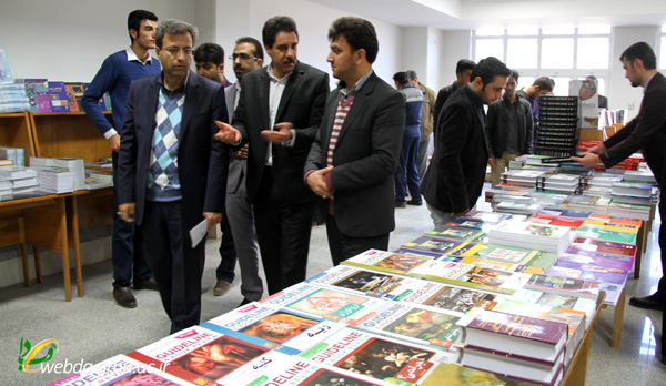 نمایشگاه کتاب به مناسبت هفته پژوهش گشایش یافت