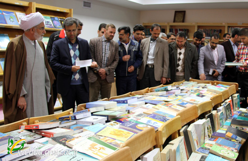 همزمان با هفته پژوهش، نمایشگاه کتب اهدایی در پردیس دانشگاه افتتاح شد