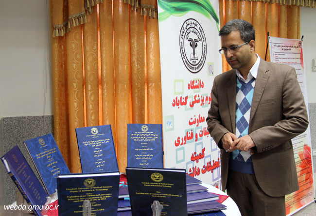 بازدید رئیس دانشگاه از نمایشگاه‌های هفته پژوهش