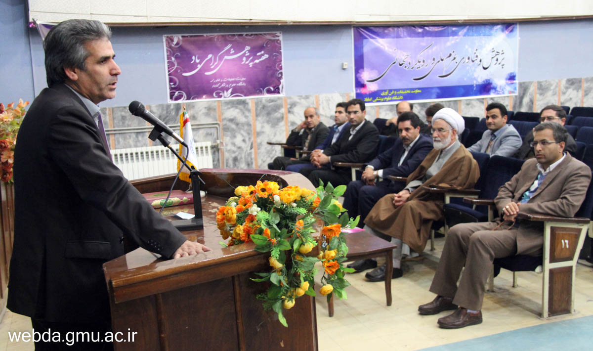 پژوهش محور کار دانشگاه و دانشجو است