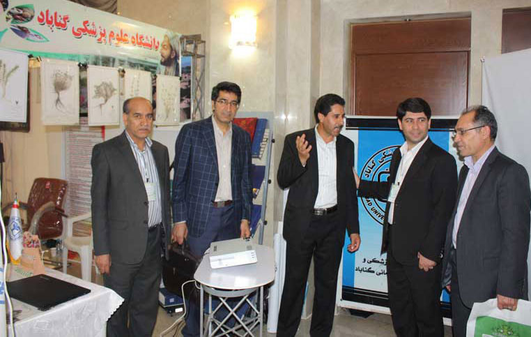 بازدید اساتید طب سنتی، پژوهشگران و هنرمندان از غرفه دانشگاه علوم پزشکی گناباد