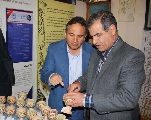 برپایی غرفه دانشگاه در محل برگزاری اولین کنگره طب مکمل و جایگزین