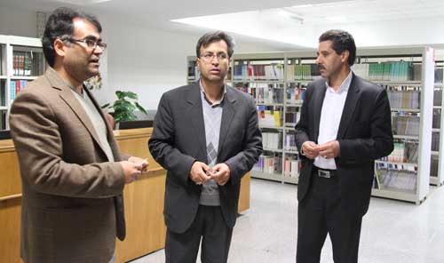 بازدید رئیس دانشگاه از کتابخانه مرکزی